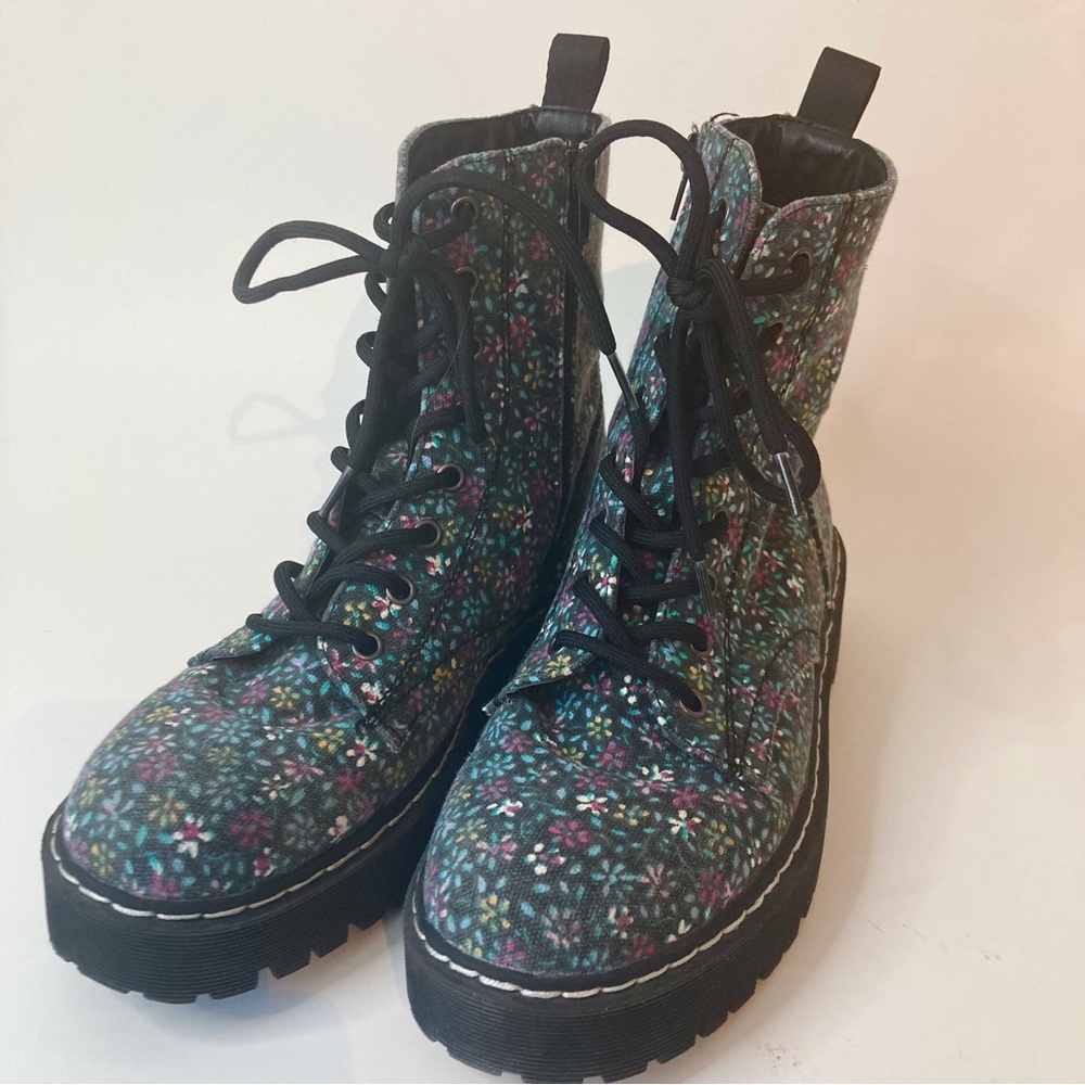 Sincerely Jules Floral Ankle Boots Chunky Combat Style Zip and Lace Up  Size 8 - Picture 3 of 13